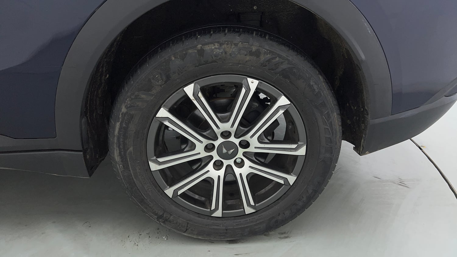 Used 2022 Mahindra XUV700 AX 7 Petrol AT Luxury Pack 7 STR Petrol Automatic tyres LEFT REAR TYRE RIM VIEW