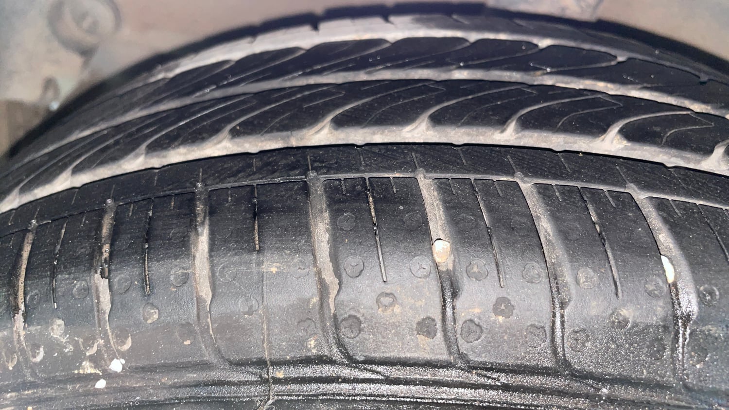 Used 2022 Hyundai Aura SX 1.2 Petrol Petrol Manual tyres RIGHT REAR TYRE TREAD VIEW