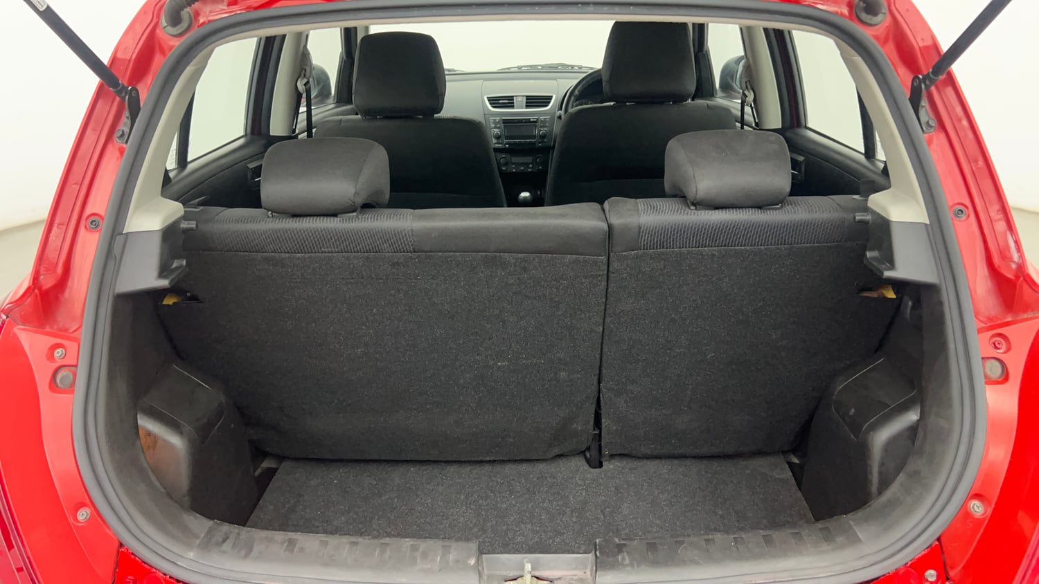 Used 2016 Maruti Suzuki Swift ZXi Petrol Manual interior DICKY INSIDE VIEW