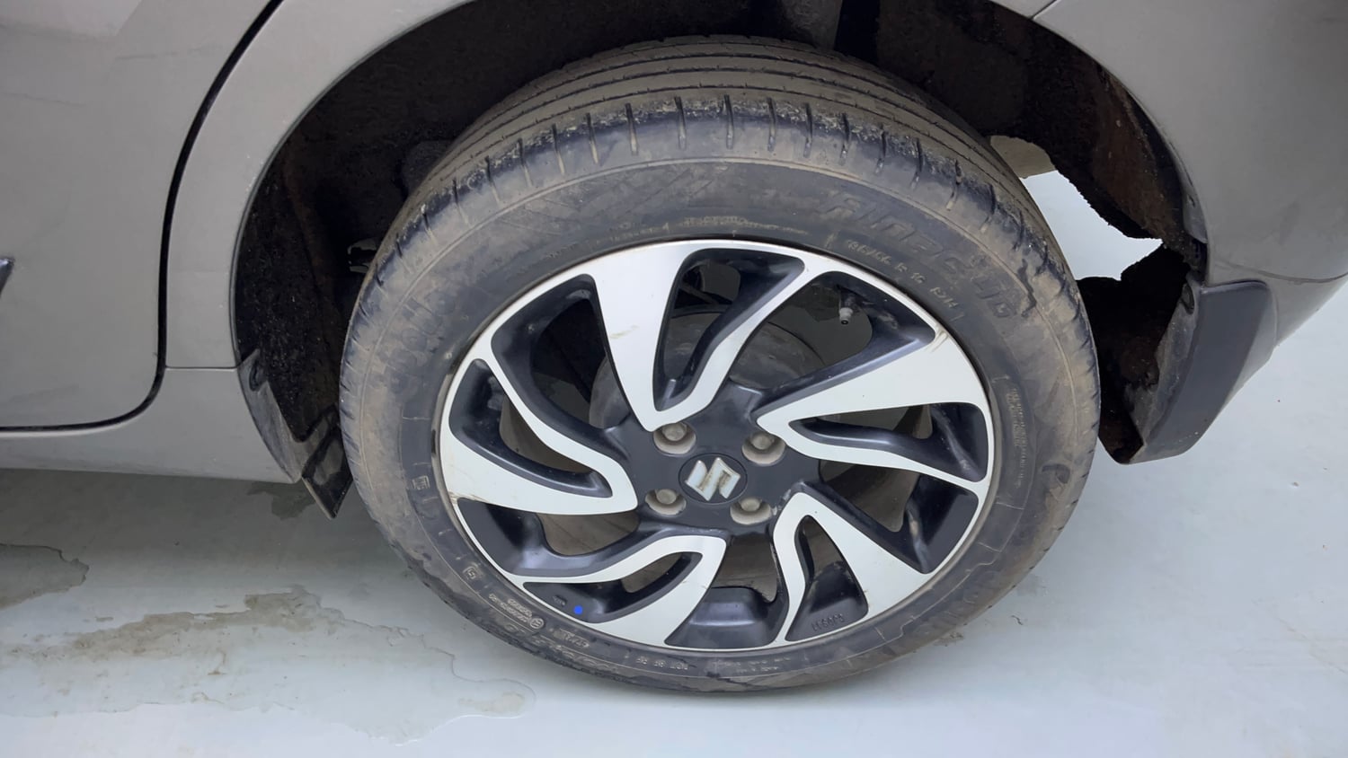 Used 2022 Maruti Suzuki Baleno Zeta Petrol Manual tyres LEFT REAR TYRE RIM VIEW