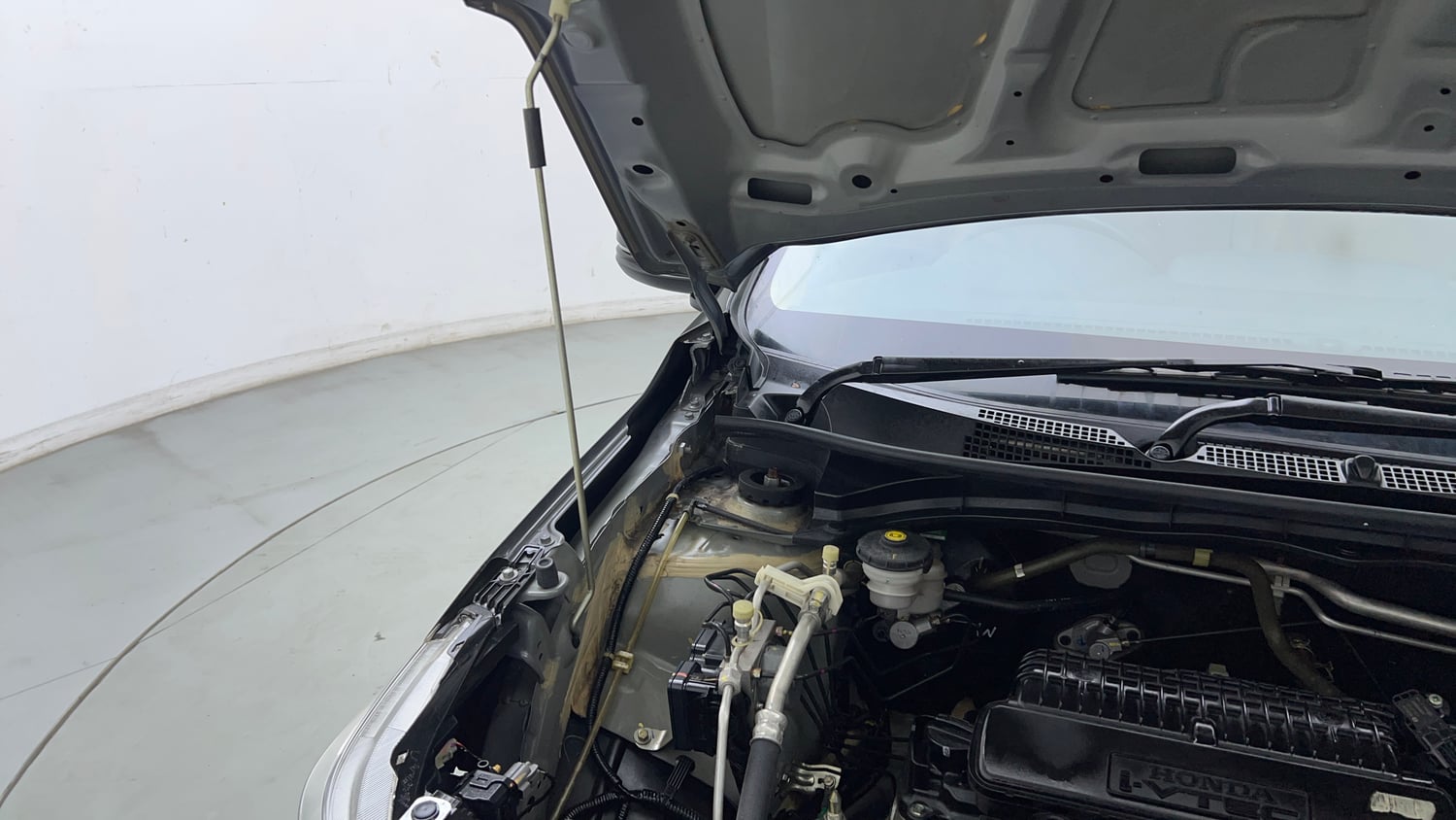Used 2021 Honda Amaze 1.2 VX MT Petrol Petrol Manual engine ENGINE RIGHT SIDE HINGE & APRON VIEW