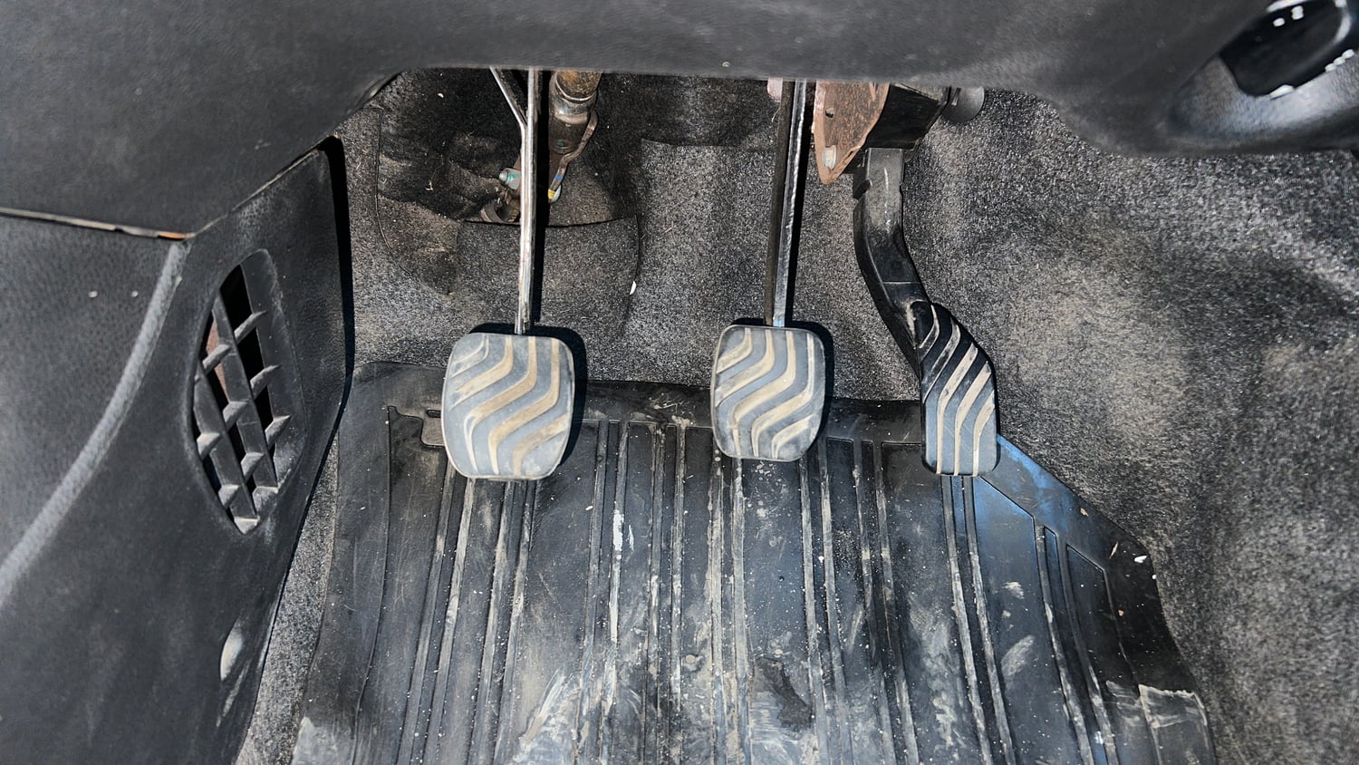 Used 2019 Renault Kwid RXT Opt Petrol Manual interior PEDALS VIEW