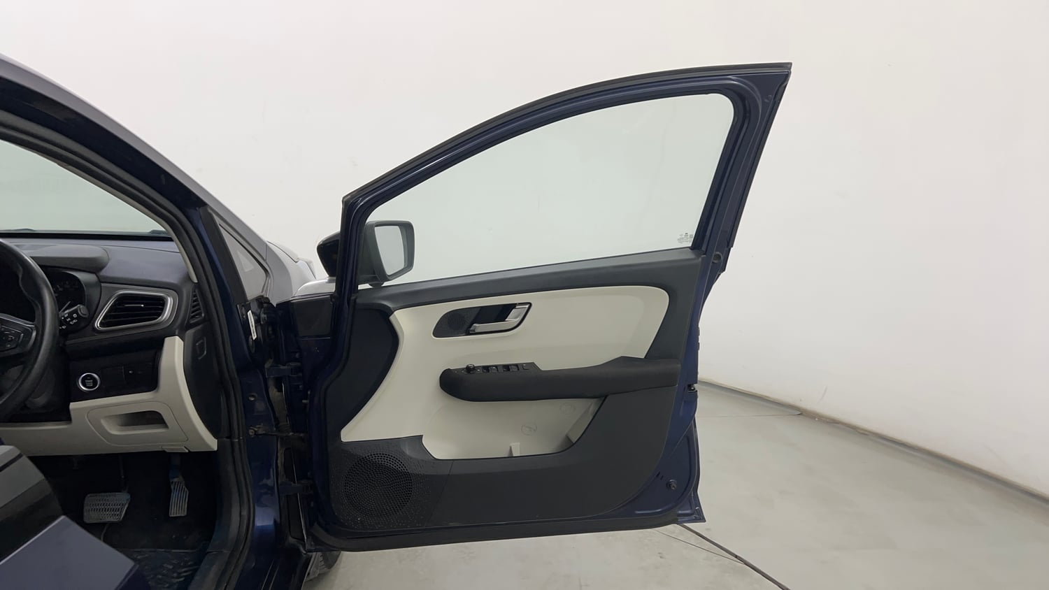Used 2023 Tata Altroz XZA Petrol Petrol Automatic interior RIGHT FRONT DOOR OPEN VIEW