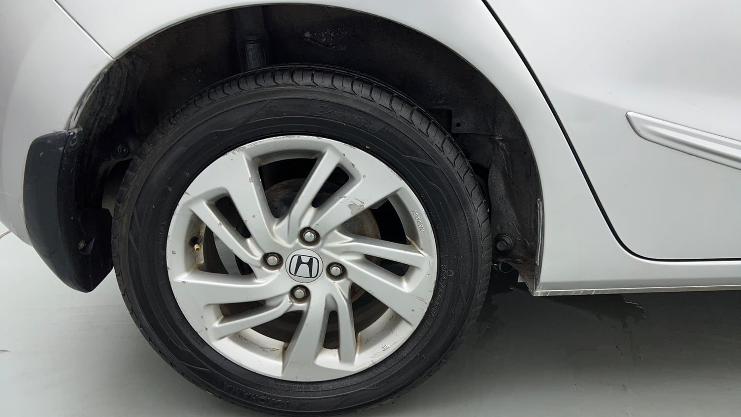 Used 2018 Honda Jazz V Petrol Petrol Manual tyres RIGHT REAR TYRE RIM VIEW