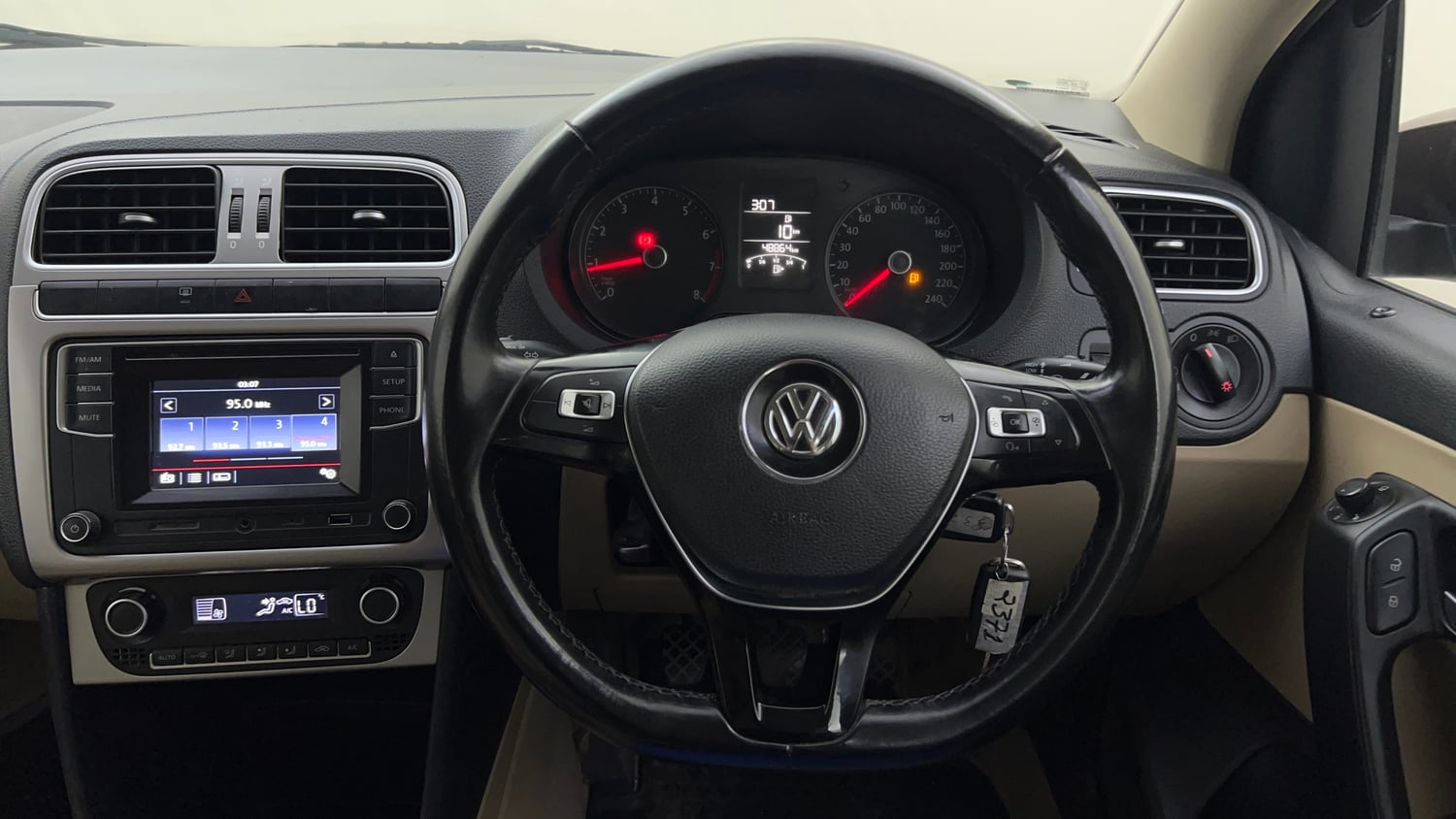 Used 2017 Volkswagen Ameo Highline1.2L Plus (P) 16 Alloy Petrol Manual interior STEERING VIEW