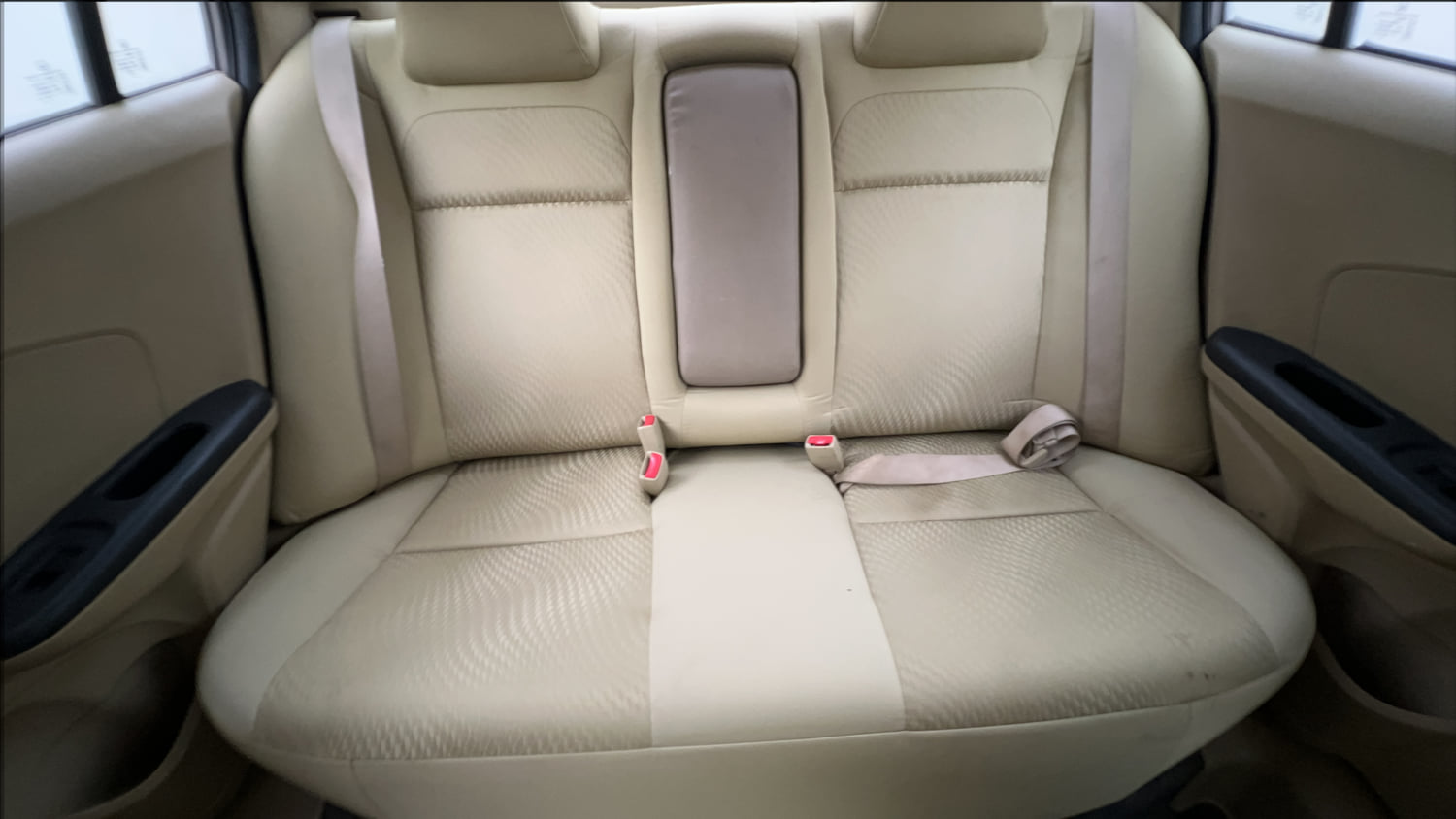 Used 2015 Honda Amaze 1.2 SX i-VTEC Petrol Manual interior REAR SEAT CONDITION VIEW