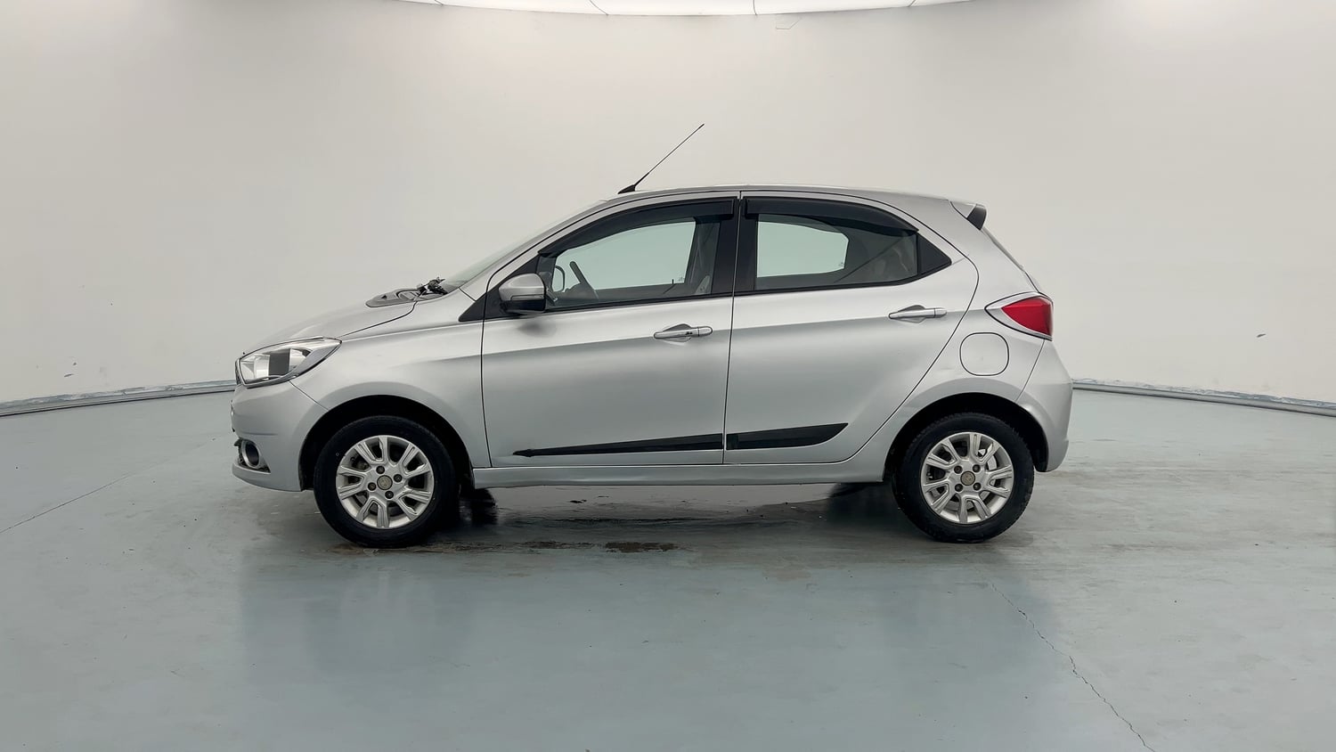 Used 2018 Tata Tiago Revotron XZ Petrol Manual exterior LEFT SIDE VIEW