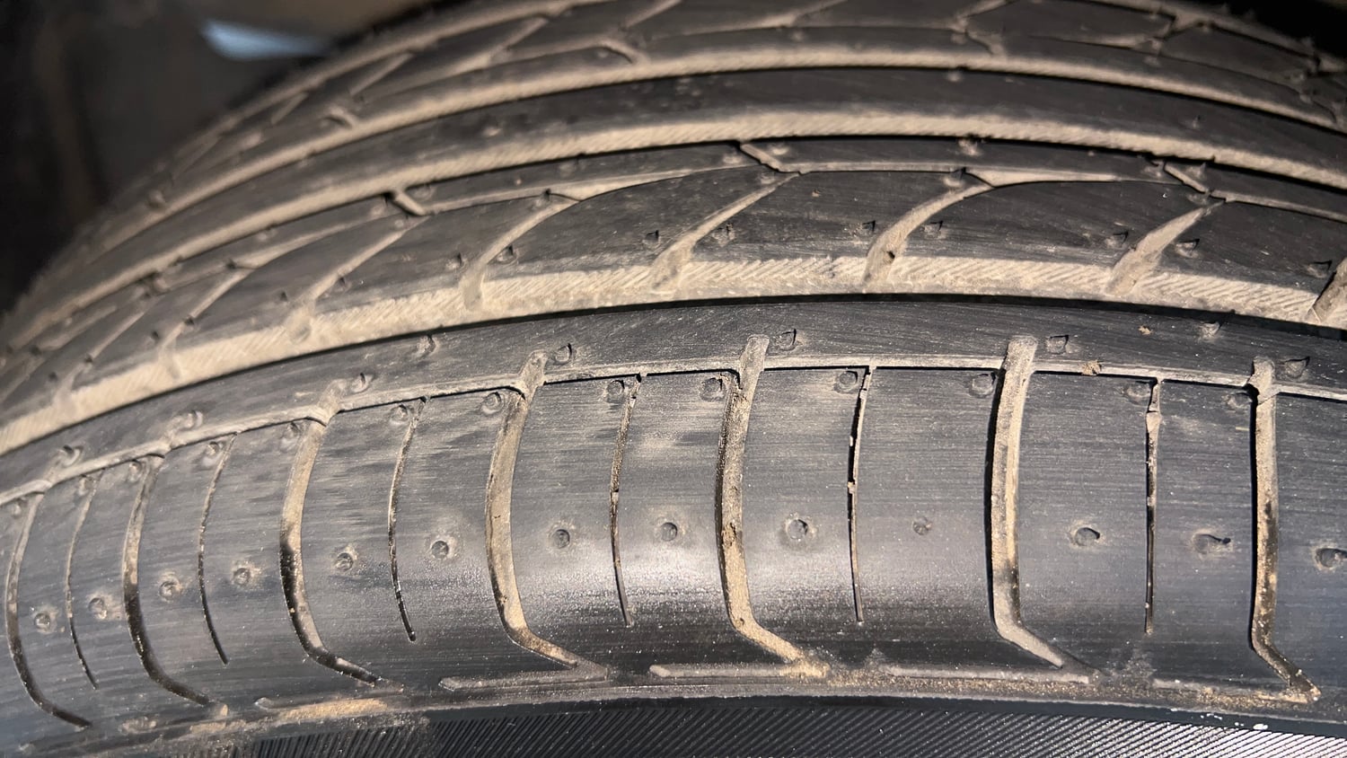 Used 2020 Maruti Suzuki Baleno Zeta Petrol Manual tyres LEFT FRONT TYRE TREAD VIEW