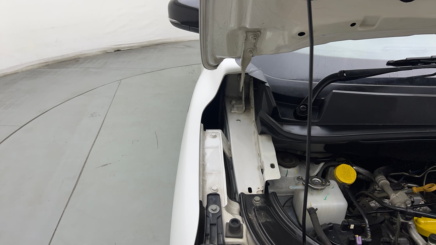Used 2022 Renault Kiger RXT (O) Turbo CVT Petrol Automatic engine ENGINE RIGHT SIDE HINGE & APRON VIEW