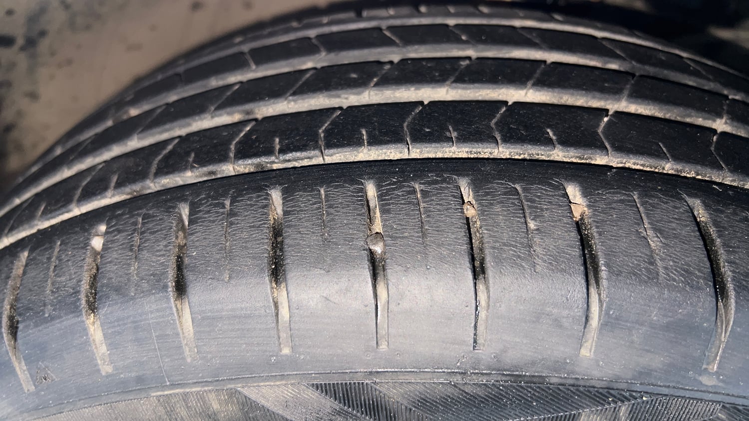 Used 2022 Toyota Glanza V AMT Petrol Automatic tyres RIGHT FRONT TYRE TREAD VIEW