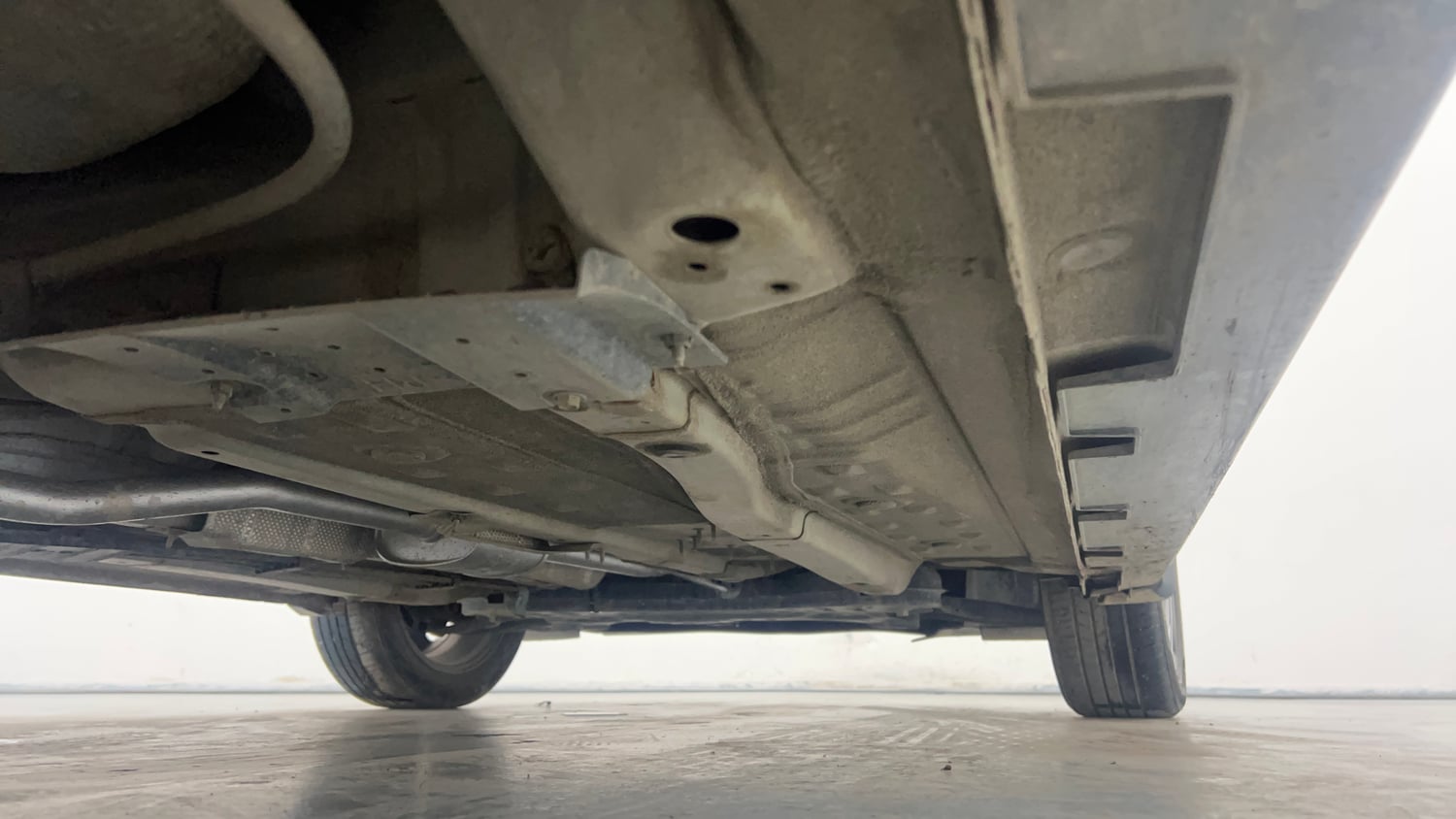 Used 2022 Hyundai i20 Asta 1.2 MT Petrol Manual extra REAR RIGHT UNDERBODY VIEW