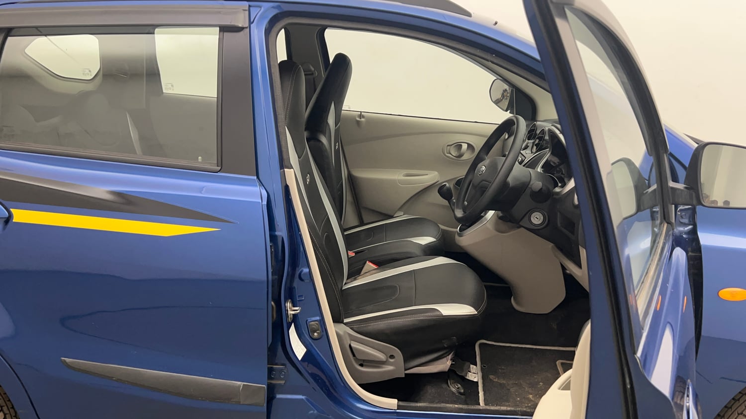 Used 2016 Datsun Go Plus Style Edition Petrol Manual interior RIGHT SIDE FRONT DOOR CABIN VIEW