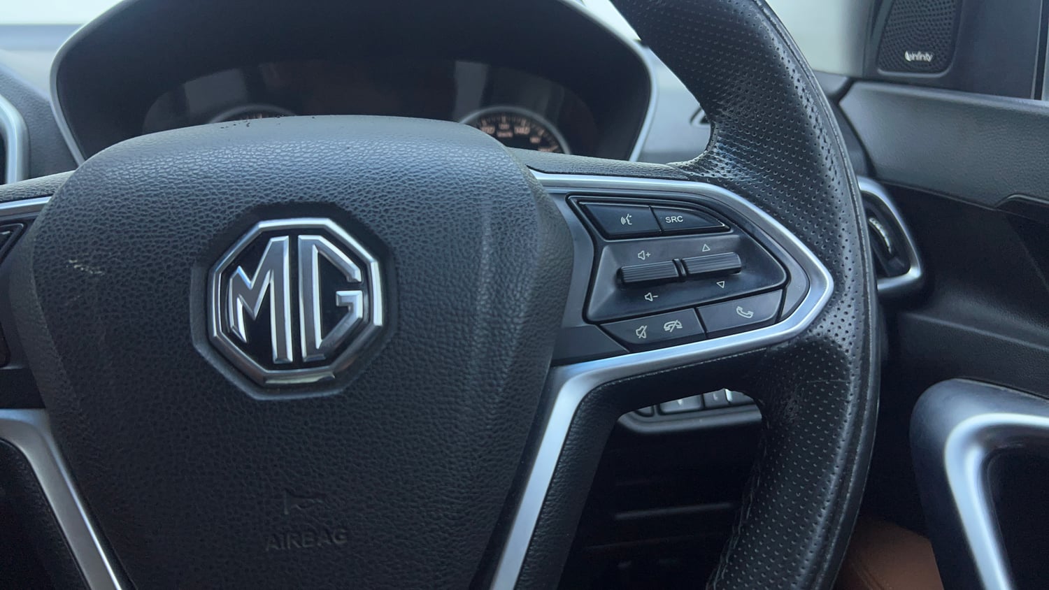 Used 2021 MG Motors Hector Plus Select 2.0 Diesel Turbo MT 7-STR Diesel Manual top_features Cruise control