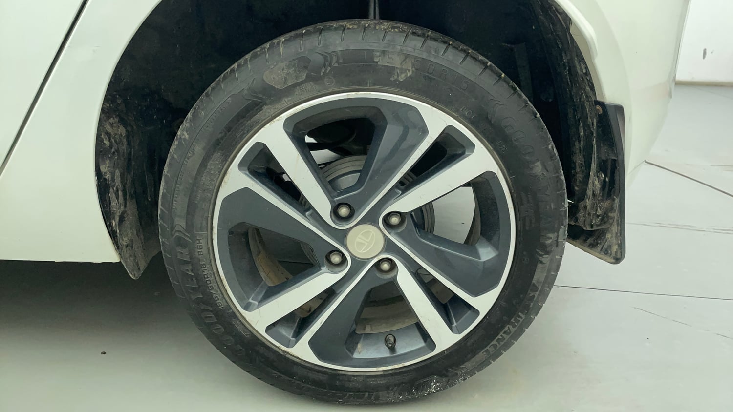 Used 2023 Tata Altroz XZ Diesel Diesel Manual tyres LEFT REAR TYRE RIM VIEW