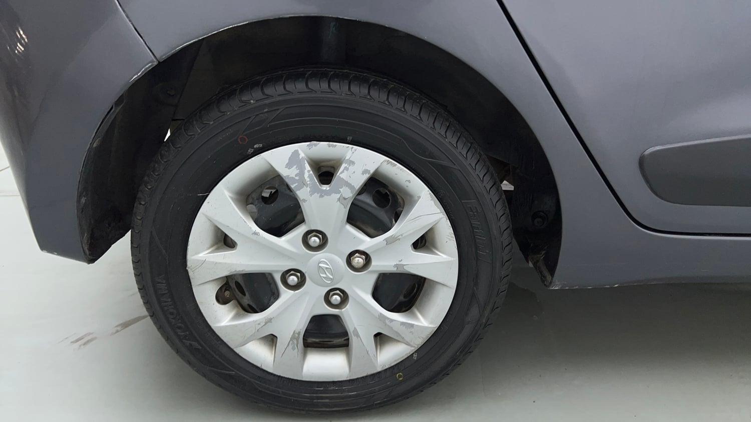 Used 2016 Hyundai Grand i10 Sportz 1.2 Kappa VTVT Petrol Manual tyres RIGHT REAR TYRE RIM VIEW
