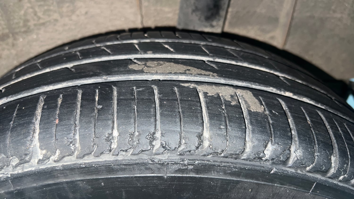 Used 2022 Renault Triber RXZ Petrol Manual tyres LEFT REAR TYRE TREAD VIEW