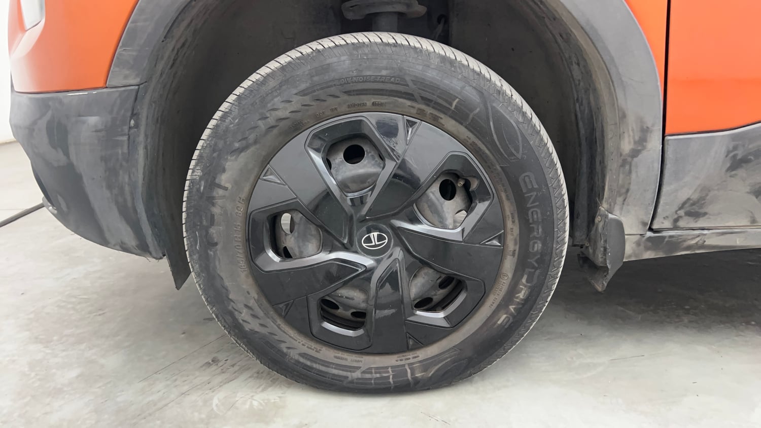Used 2024 Tata Punch Adventure iCNG Cng Manual tyres LEFT FRONT TYRE RIM VIEW