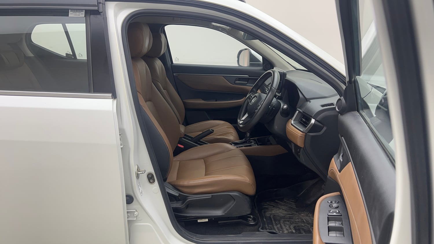 Used 2024 Honda Elevate ZX CVT Petrol Automatic interior RIGHT SIDE FRONT DOOR CABIN VIEW