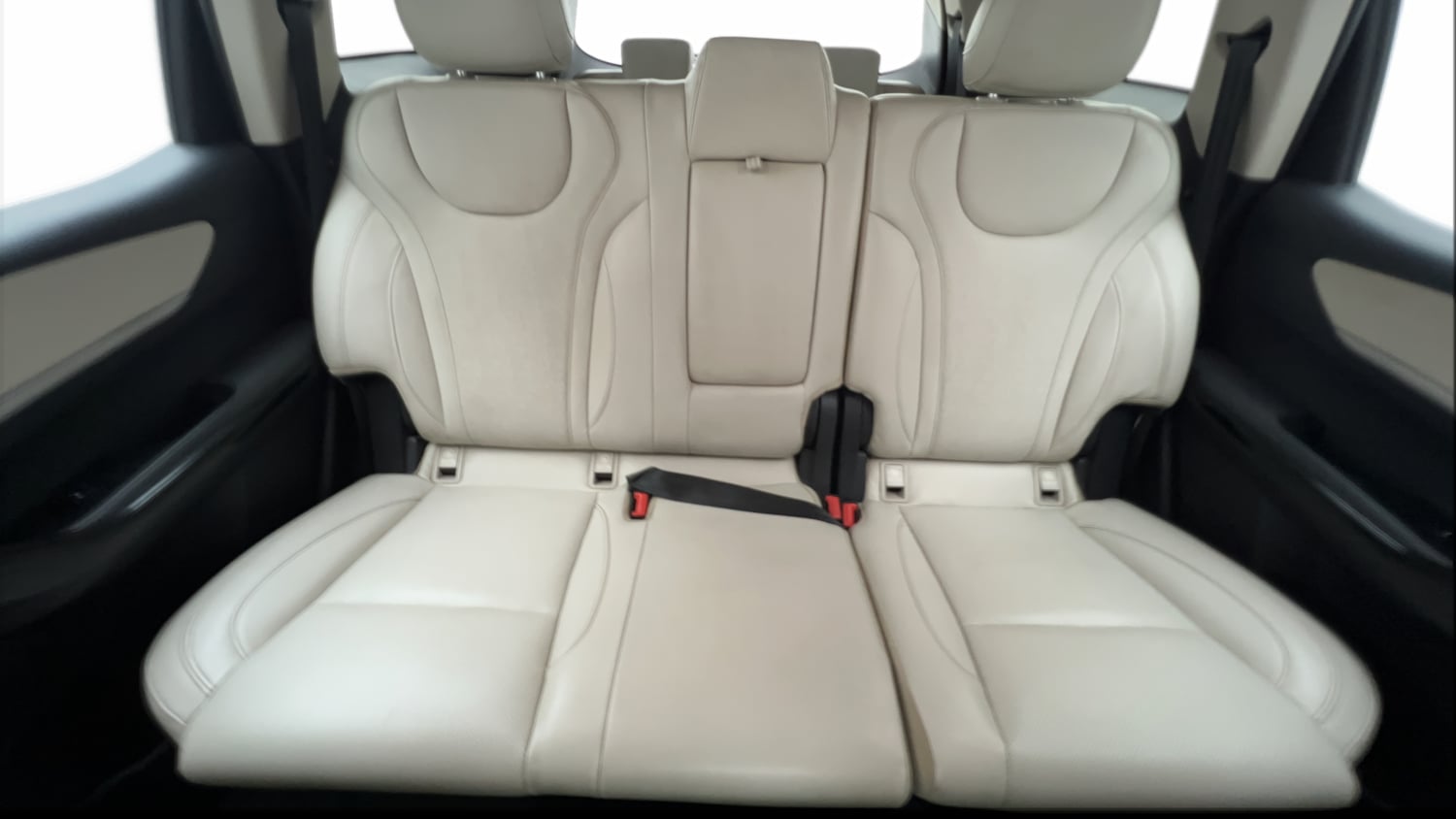 Used 2022 Mahindra XUV700 AX 7 Petrol AT Luxury Pack 7 STR Petrol Automatic interior REAR SEAT CONDITION VIEW