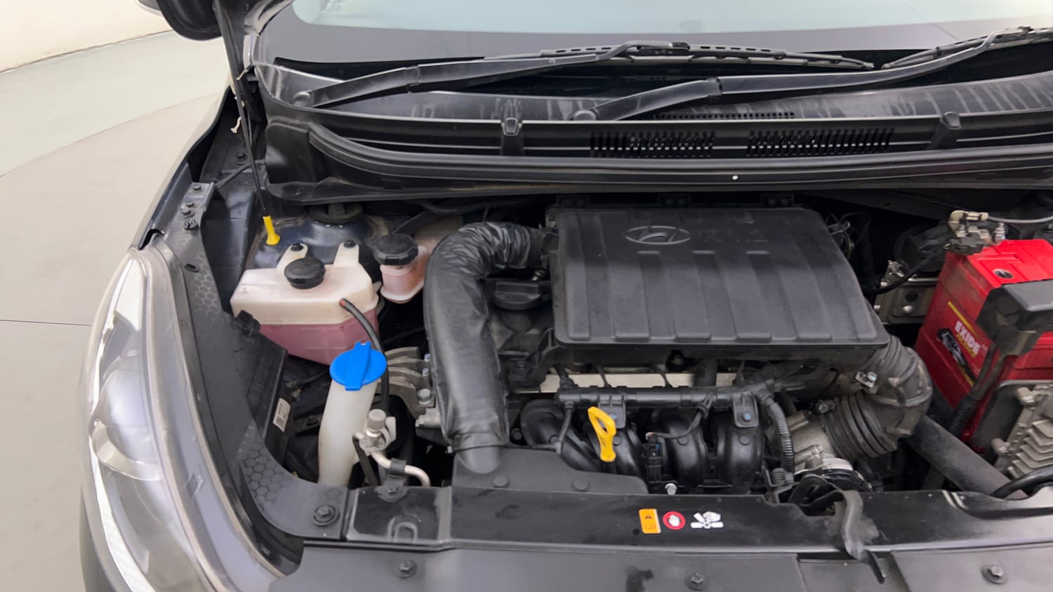 Used 2021 Hyundai Grand i10 Nios Asta AMT 1.2 Kappa VTVT Petrol Automatic engine ENGINE RIGHT SIDE HINGE & APRON VIEW