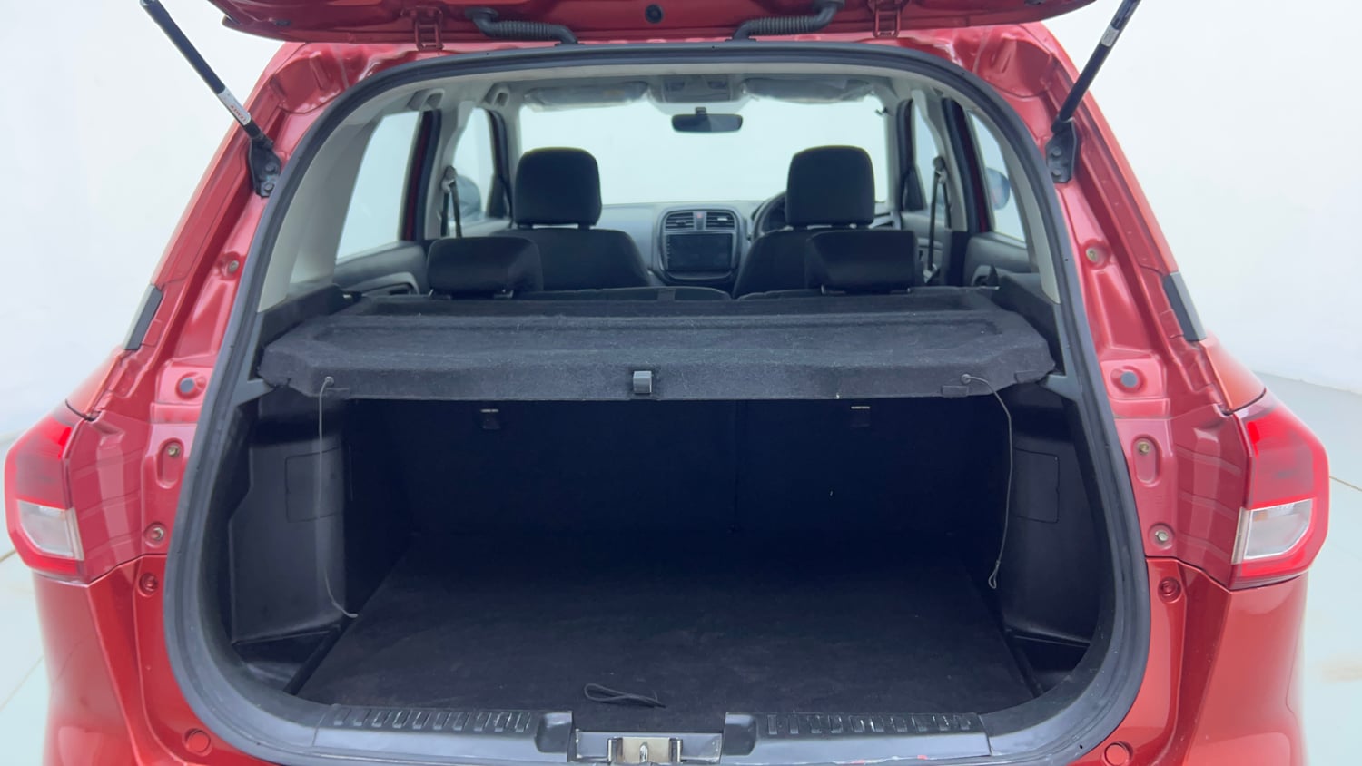 Used 2018 maruti-suzuki Vitara Brezza ZDi AGS Diesel Automatic interior DICKY INSIDE VIEW