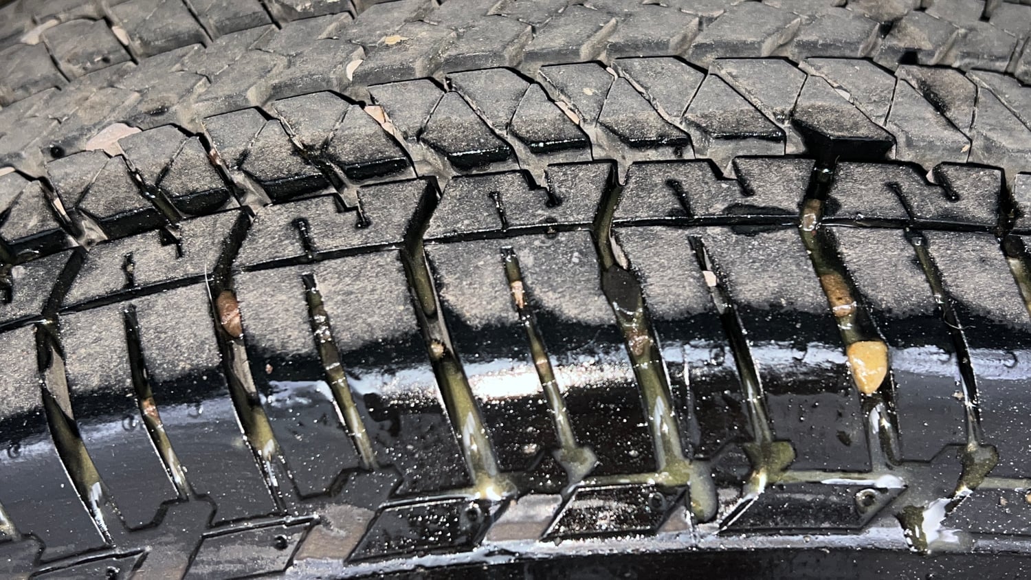Used 2015 Mahindra XUV500 W6 Diesel Manual tyres RIGHT REAR TYRE TREAD VIEW