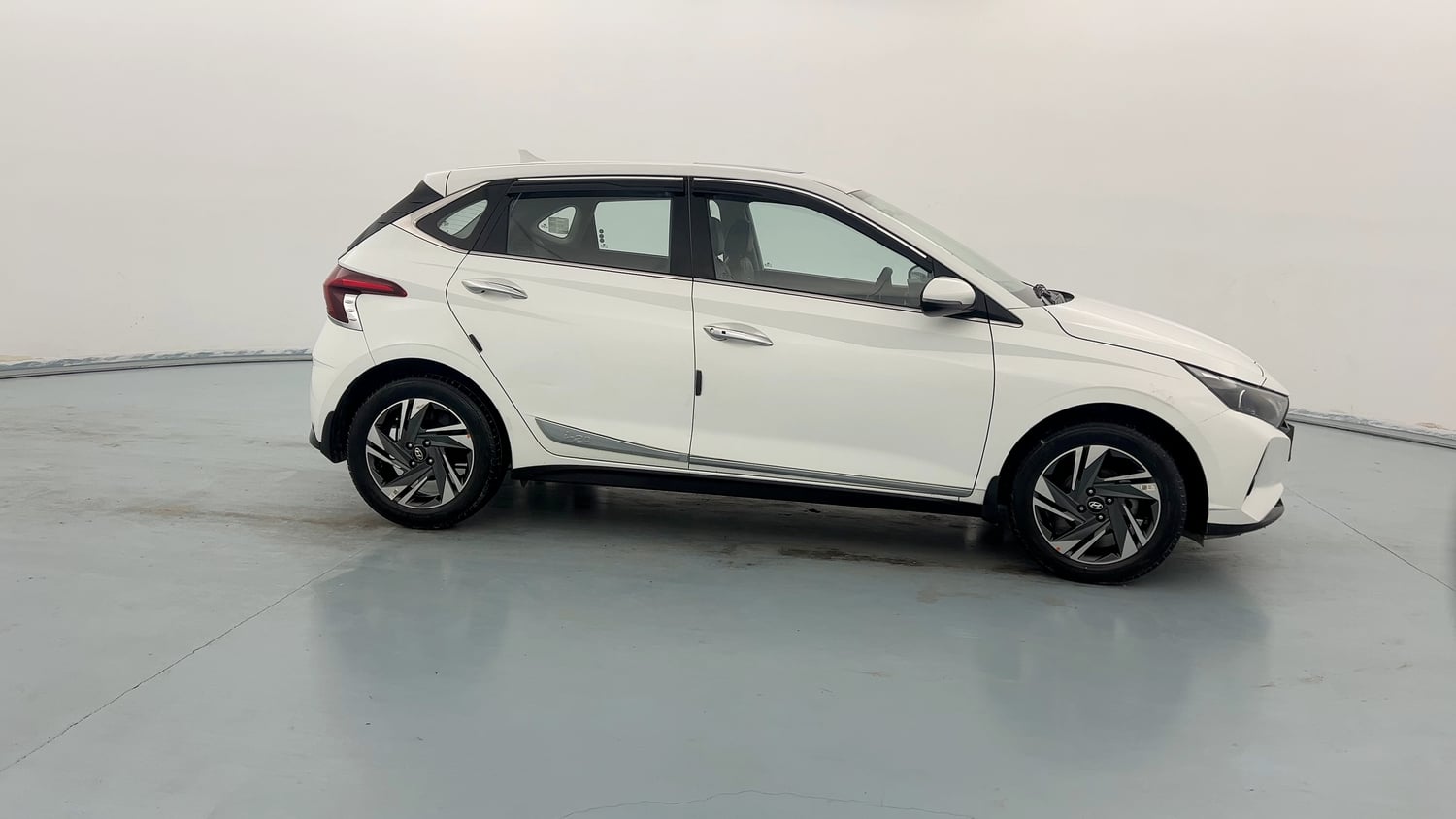 Used 2022 Hyundai i20 Asta 1.2 MT Petrol Manual exterior RIGHT SIDE VIEW