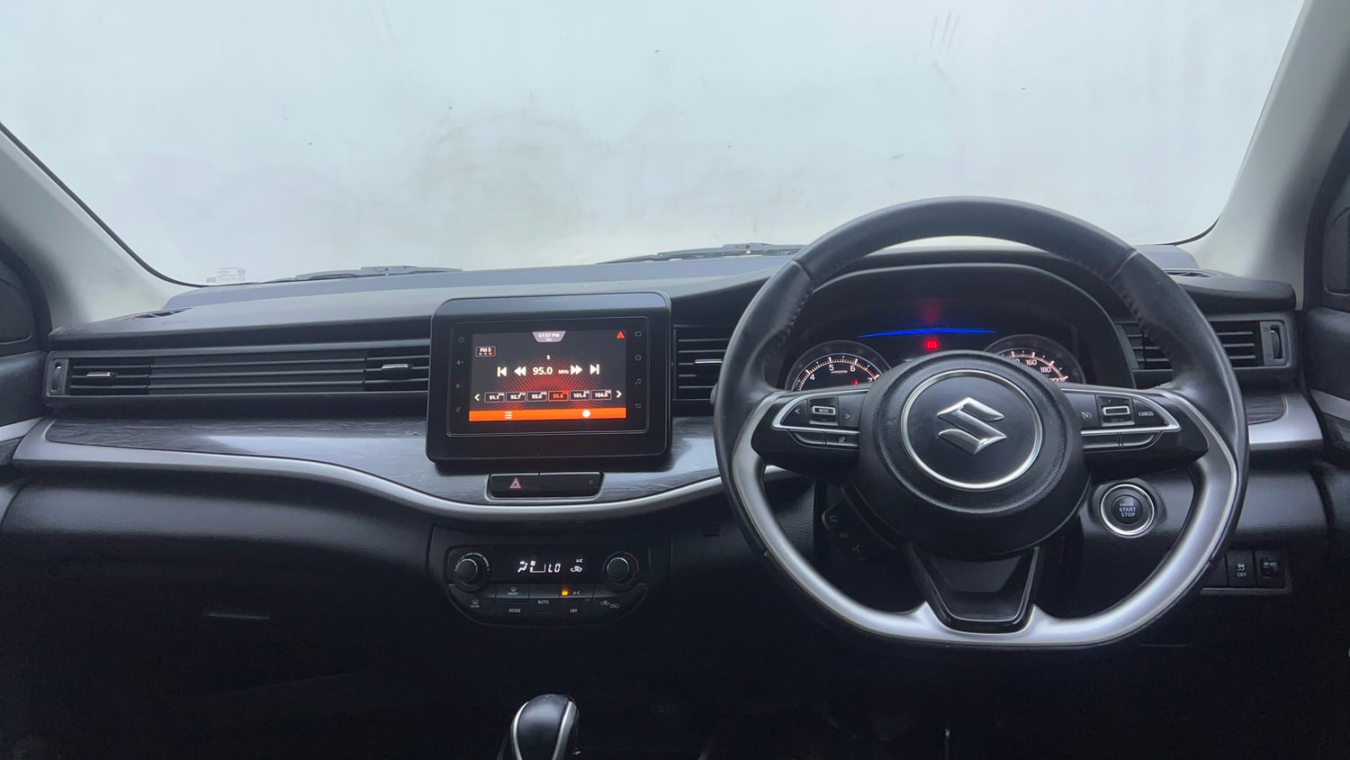 Used 2022 Maruti Suzuki XL6 Alpha AT Petrol Petrol Automatic interior DASHBOARD VIEW