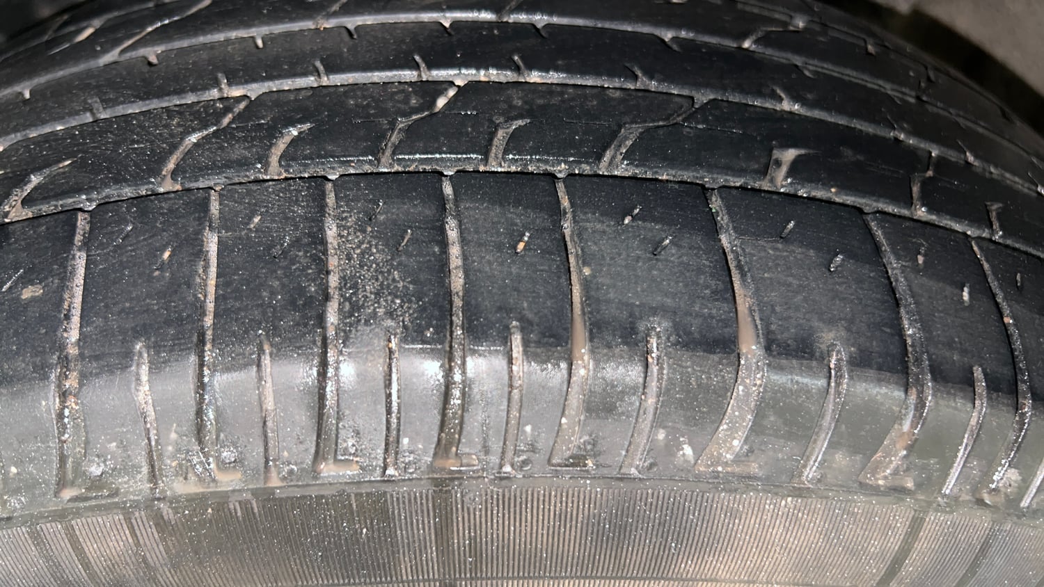 Used 2024 Toyota Innova Hycross GX (O) 7 STR Petrol Automatic tyres LEFT REAR TYRE TREAD VIEW