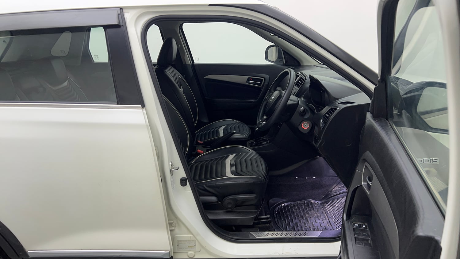 Used 2018 maruti-suzuki Vitara Brezza ZDi AGS Diesel Automatic interior RIGHT SIDE FRONT DOOR CABIN VIEW