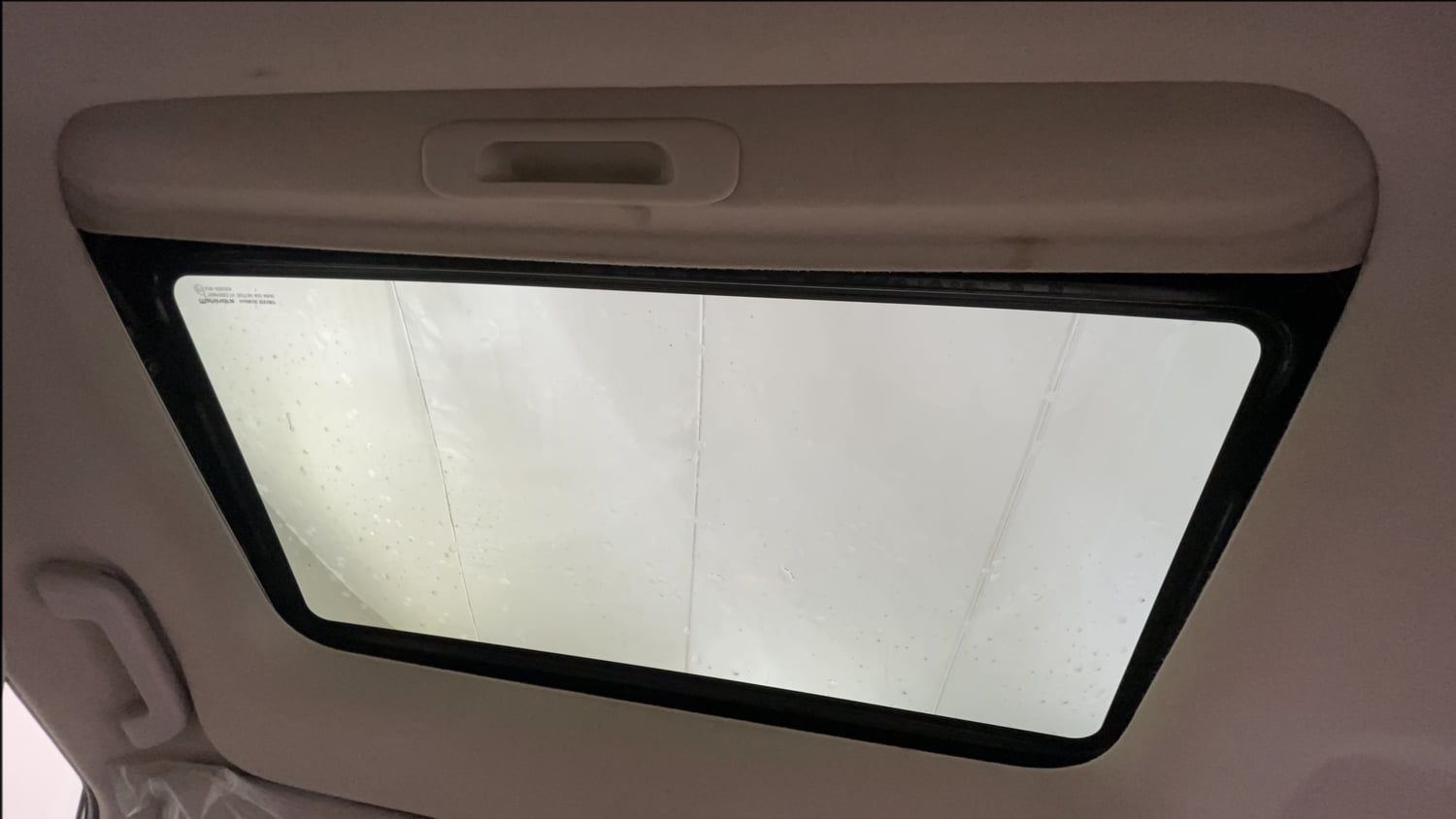 Used 2022 Mahindra XUV 300 W8 (O) 1.5 Diesel AMT Diesel Automatic top_features Sunroof