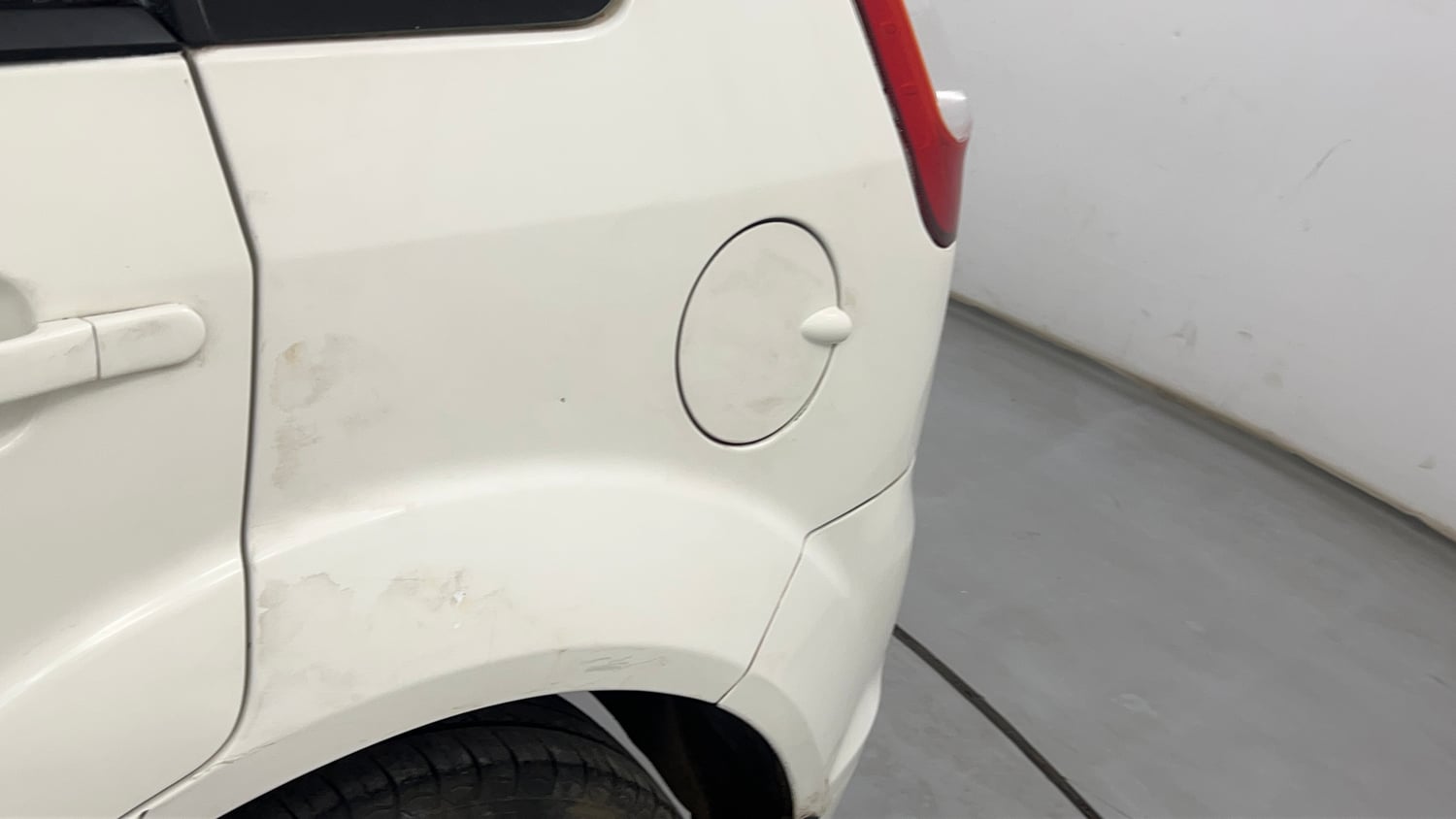 Used 2013 Ford Figo Duratorq Diesel ZXI 1.4 Diesel Manual dents MINOR SCRATCH