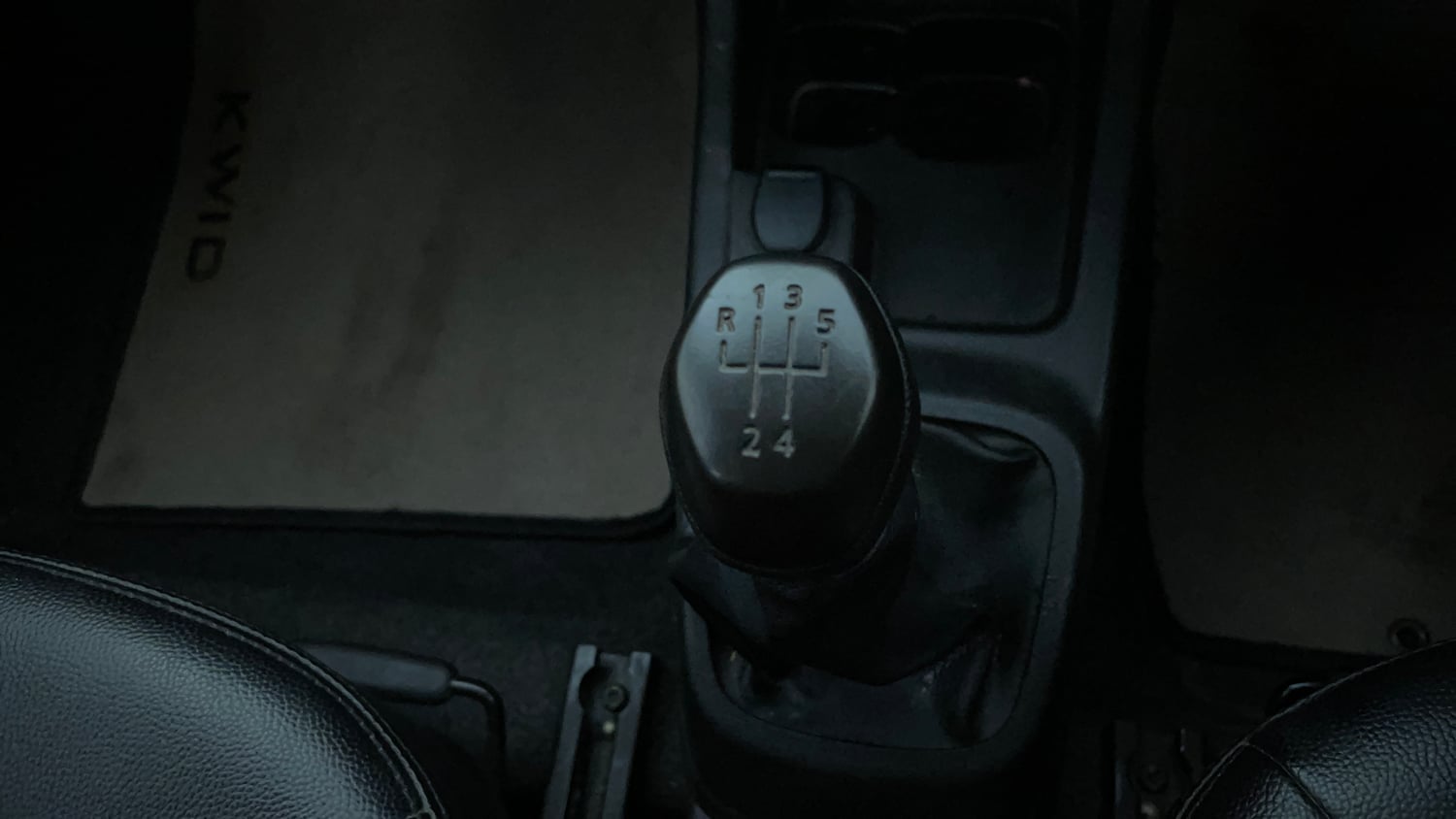 Used 2018 Renault Kwid 1.0 RXL Petrol Manual interior GEAR  KNOB VIEW