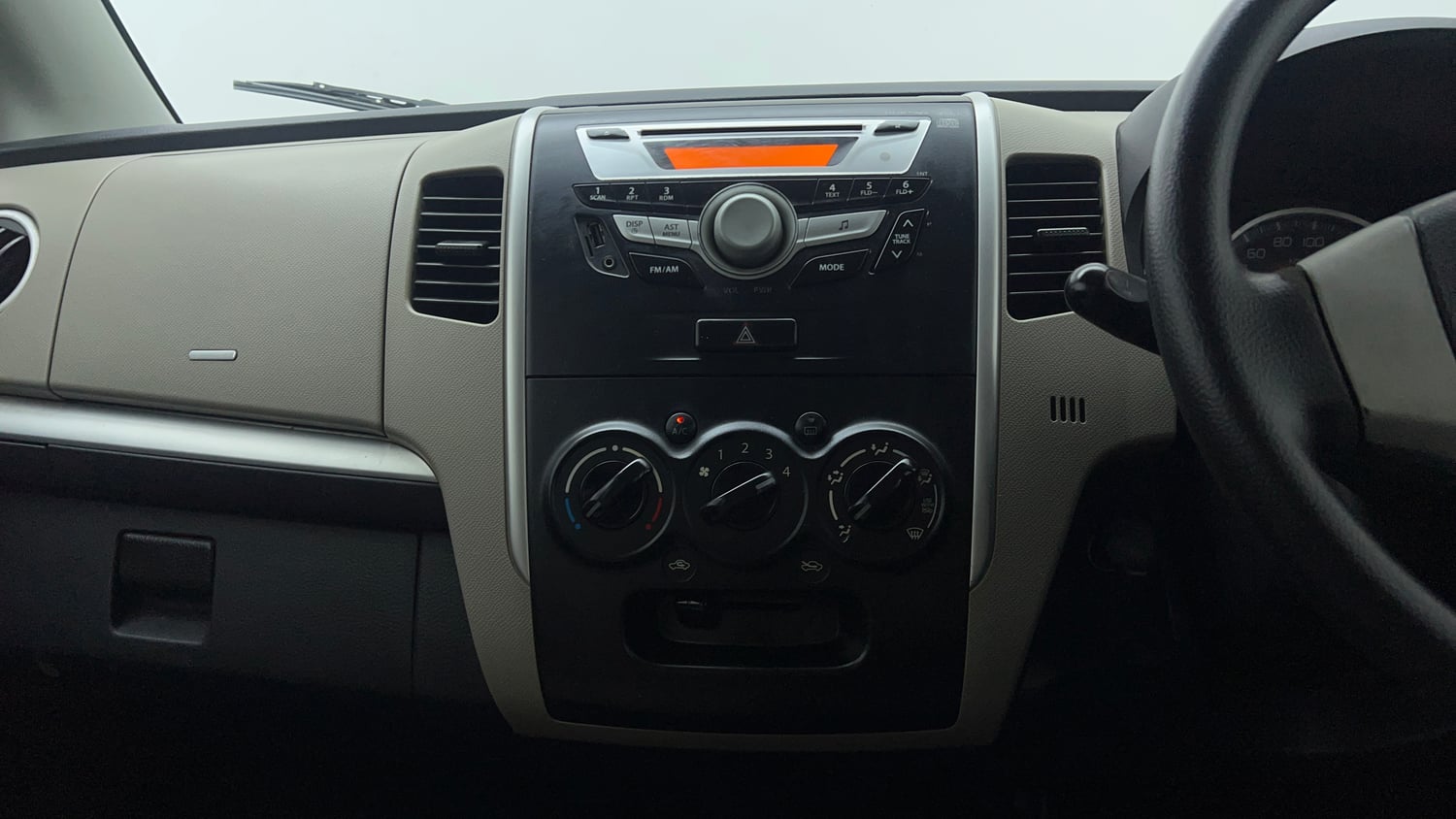 Used 2015 Maruti Suzuki Wagon R VXI Petrol Manual interior MUSIC SYSTEM & AC CONTROL VIEW
