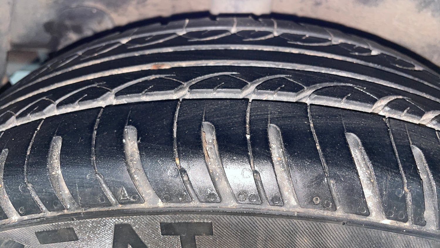 Used 2015 Hyundai Grand i10 Sportz 1.2 Kappa VTVT Petrol Manual tyres RIGHT REAR TYRE TREAD VIEW