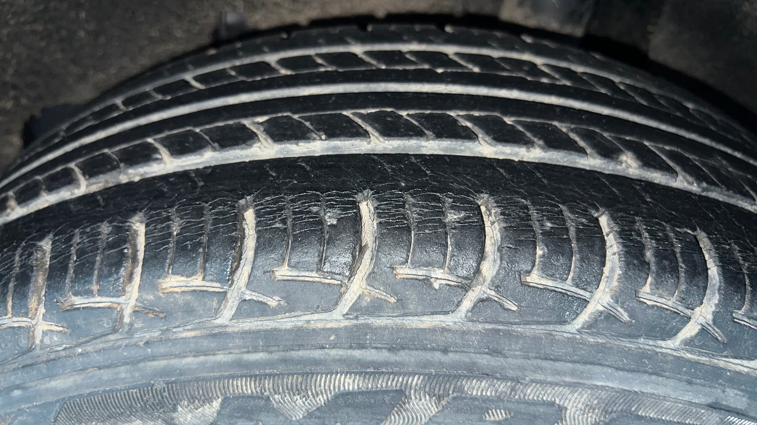 Used 2018 Maruti Suzuki Baleno Delta 1.2 Petrol Manual tyres LEFT REAR TYRE TREAD VIEW