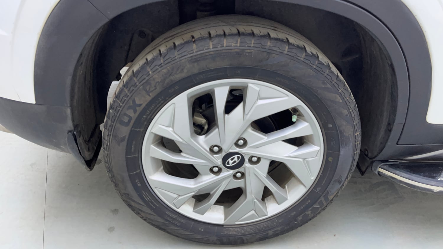 Used 2023 Hyundai Creta SX 1.5 Petrol Petrol Manual tyres RIGHT REAR TYRE RIM VIEW