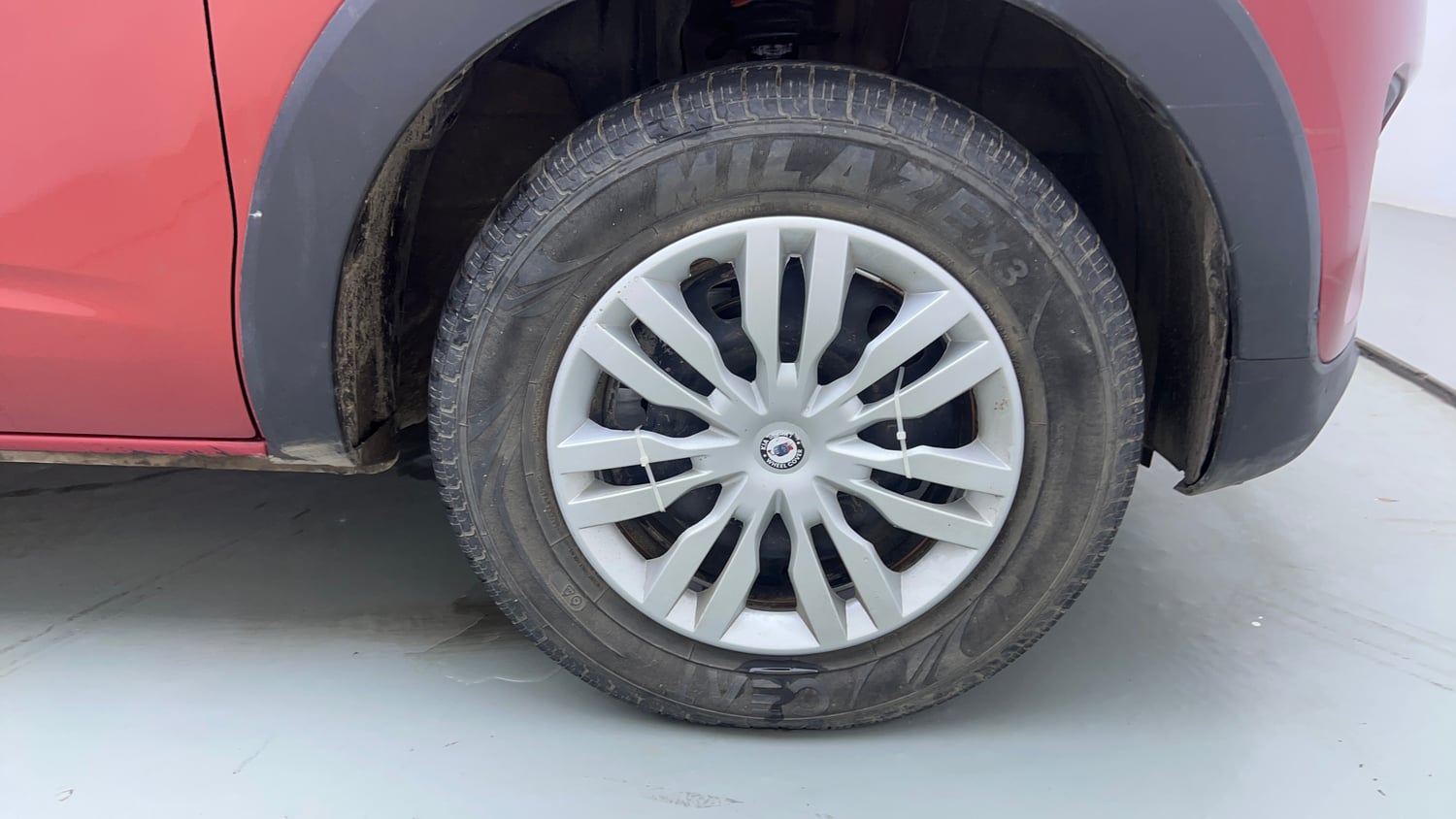 Used 2019 Renault Triber RXE Petrol Manual tyres RIGHT FRONT TYRE RIM VIEW
