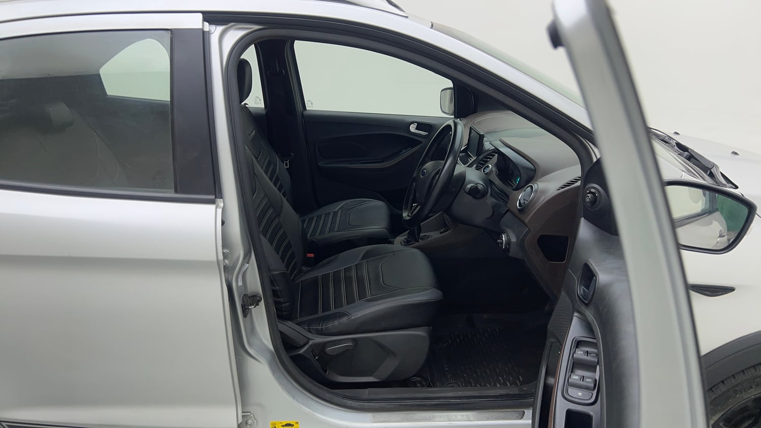 Used 2019 Ford Freestyle Titanium 1.2 Ti-VCT Petrol Manual interior RIGHT SIDE FRONT DOOR CABIN VIEW