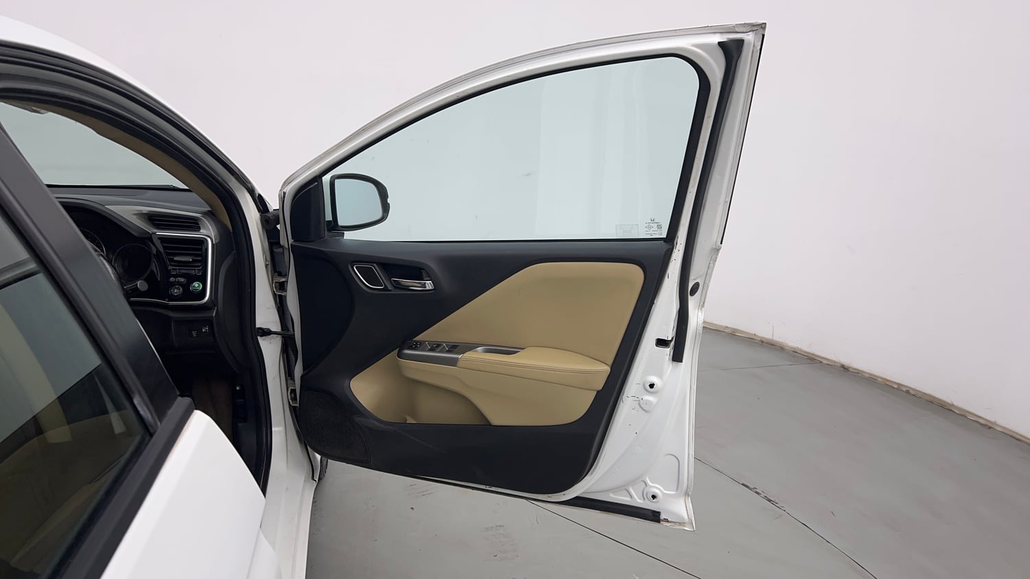 Used 2017 Honda City VX CVT Petrol Petrol Automatic interior RIGHT FRONT DOOR OPEN VIEW
