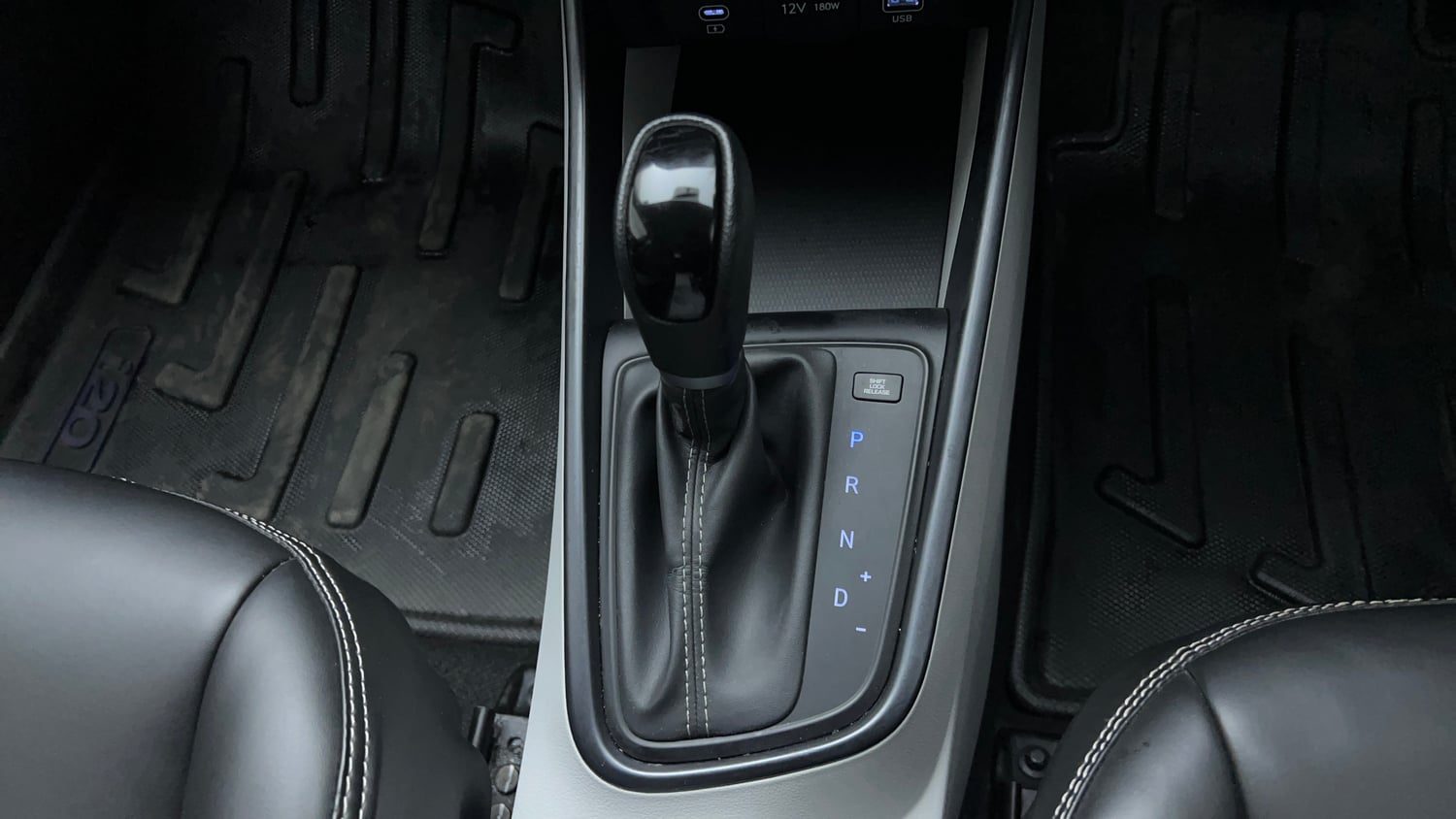 Used 2024 Hyundai New i20 Sportz 1.2 IVT Petrol Automatic interior GEAR  KNOB VIEW