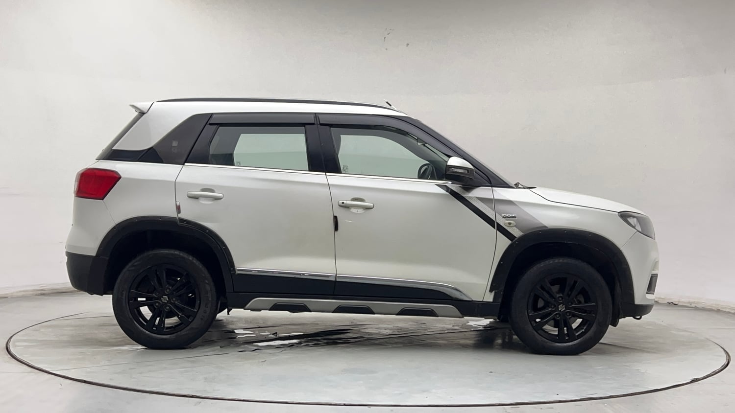 Used 2018 maruti-suzuki Vitara Brezza ZDi AGS Diesel Automatic exterior RIGHT SIDE VIEW