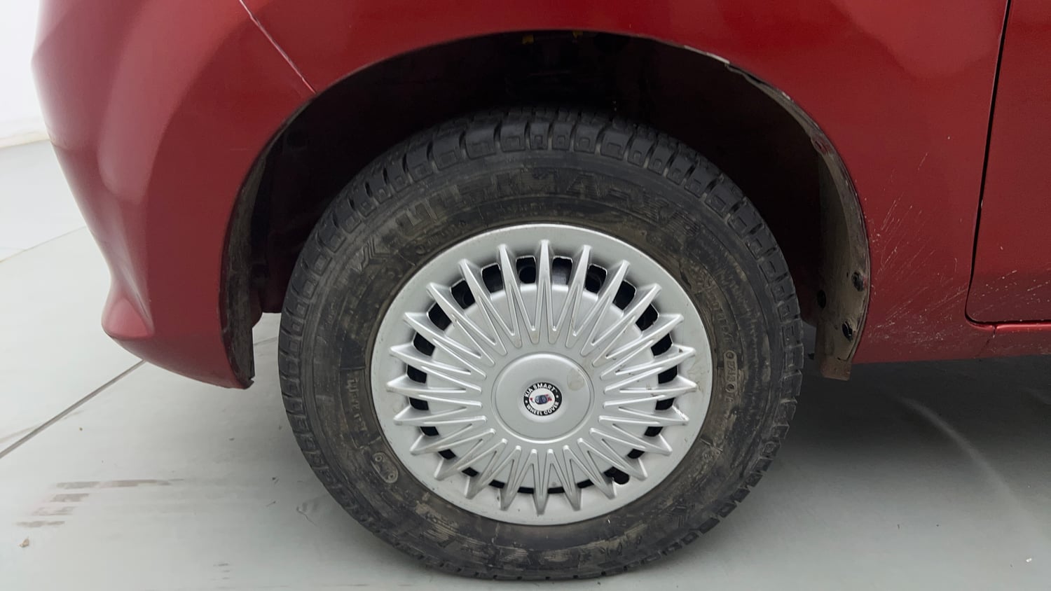 Used 2013 Maruti Suzuki Alto 800 Lxi Petrol Manual tyres LEFT FRONT TYRE RIM VIEW