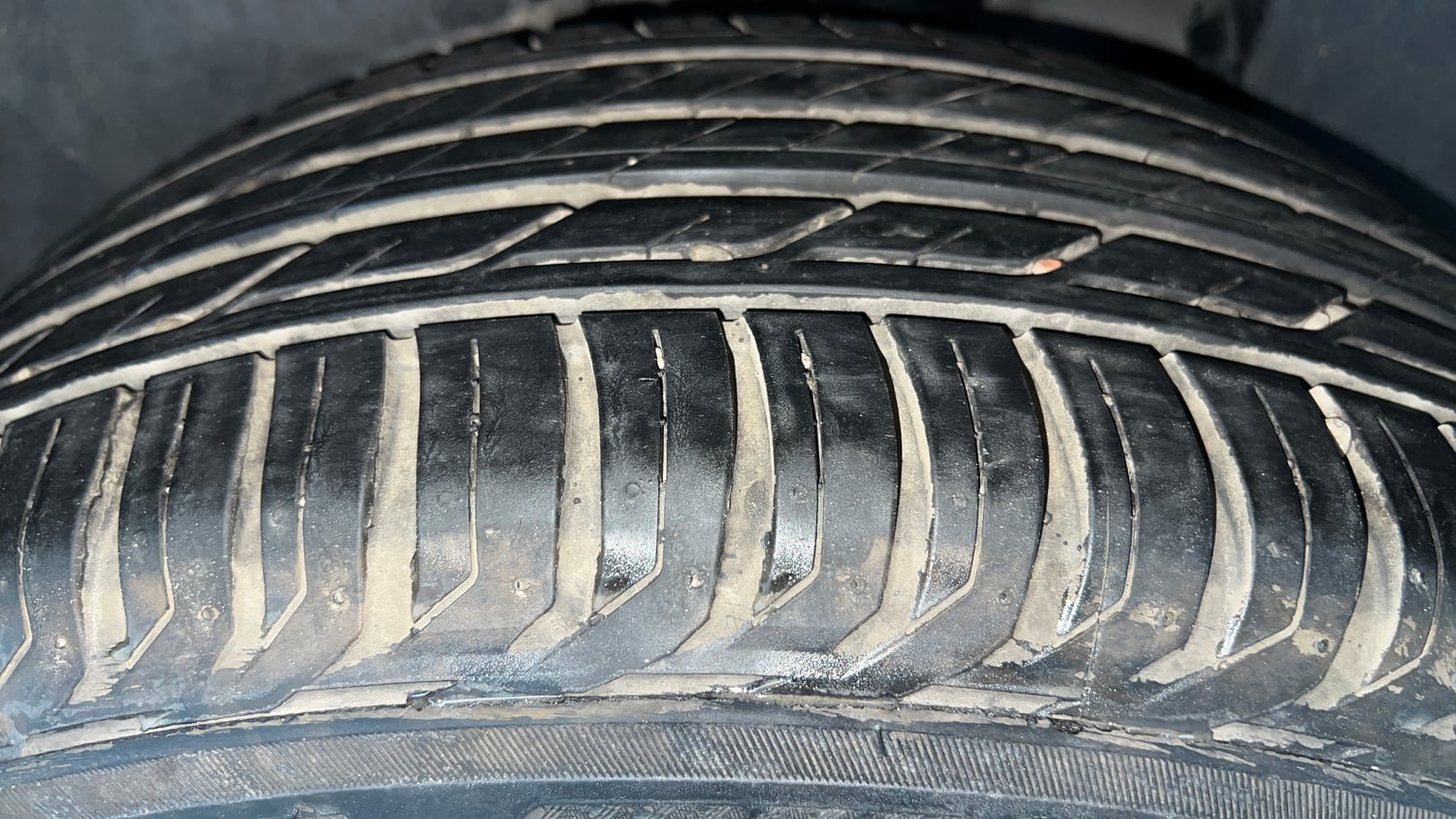 Used 2019 Jeep Compass Longitude (O) 1.4 Petrol AT Petrol Automatic tyres LEFT REAR TYRE TREAD VIEW
