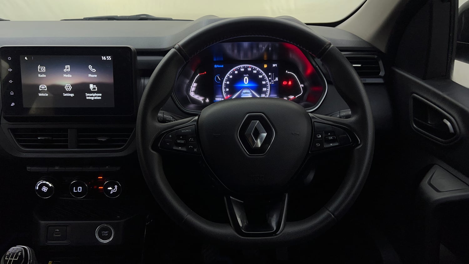 Used 2023 Renault Kiger RXZ MT Petrol Manual interior STEERING VIEW