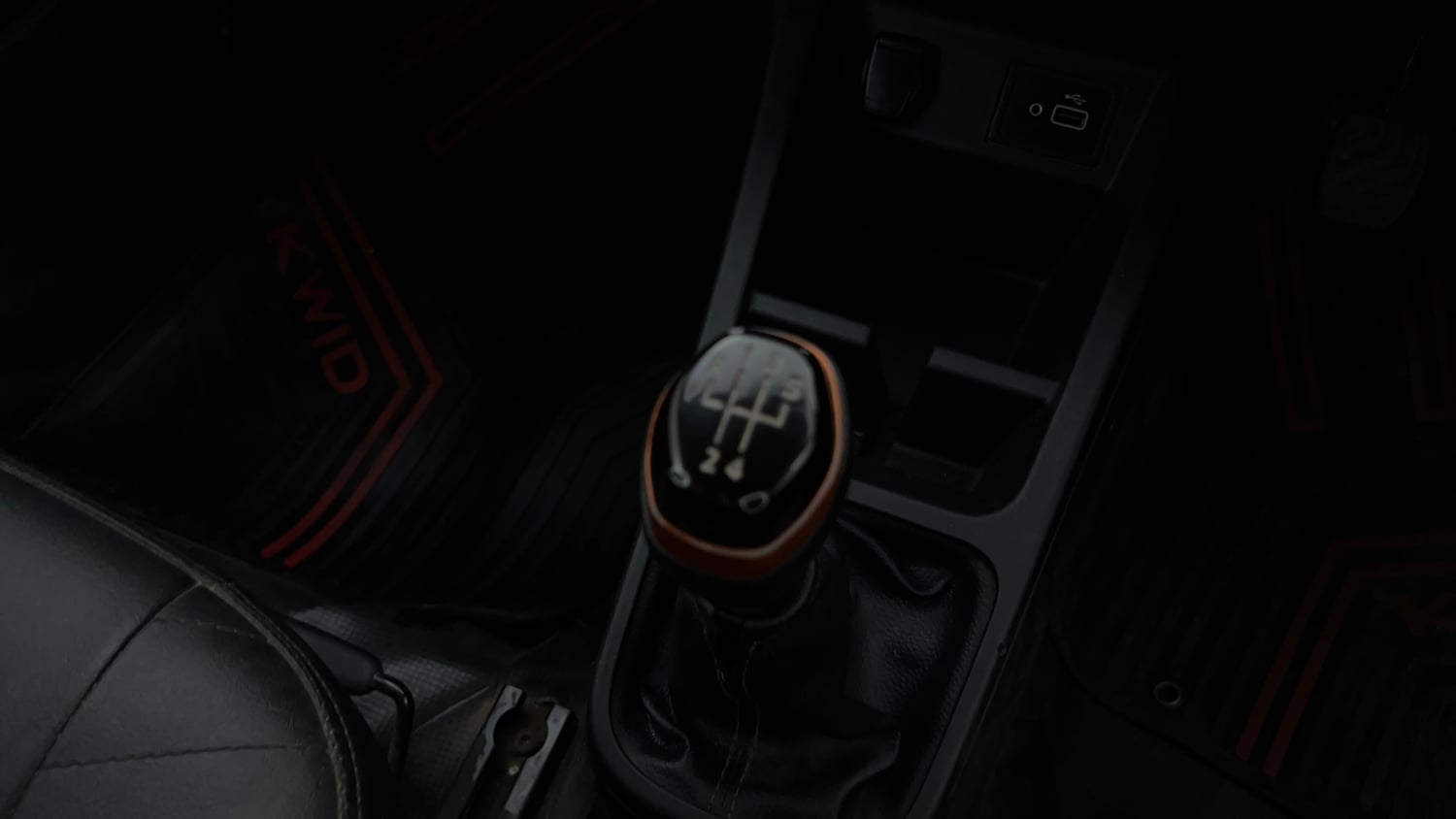 Used 2019 Renault Kwid CLIMBER 1.0 Opt Petrol Manual interior GEAR  KNOB VIEW