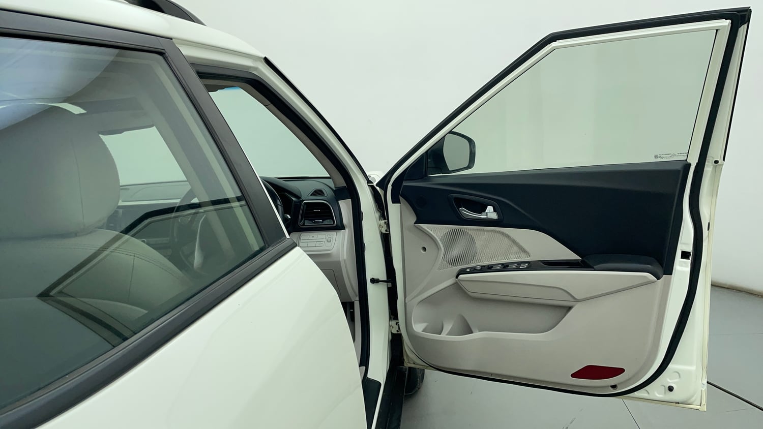 Used 2022 Mahindra XUV 300 W8 (O) 1.5 Diesel AMT Diesel Automatic interior RIGHT FRONT DOOR OPEN VIEW