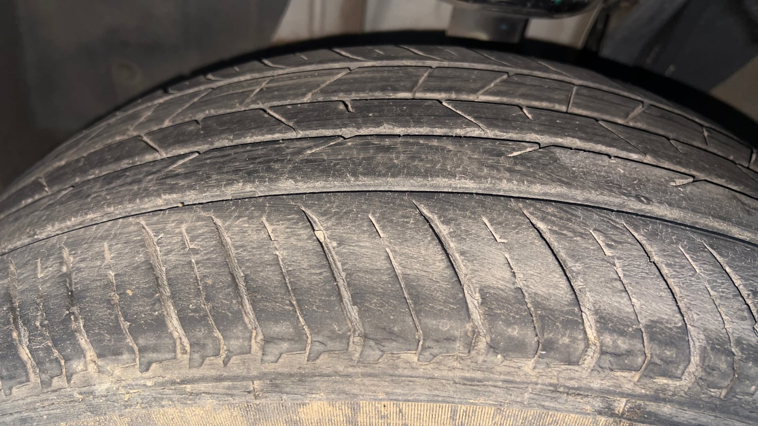 Used 2021 Renault Kiger RXZ Turbo CVT Petrol Automatic tyres LEFT FRONT TYRE TREAD VIEW