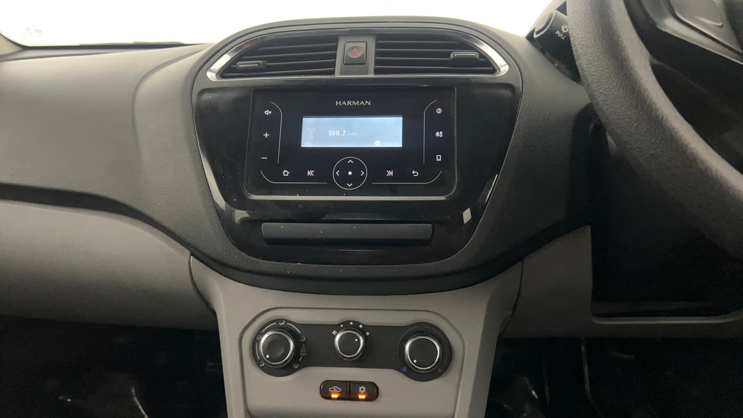 Used 2020 Tata Tiago XT Petrol Manual interior MUSIC SYSTEM & AC CONTROL VIEW