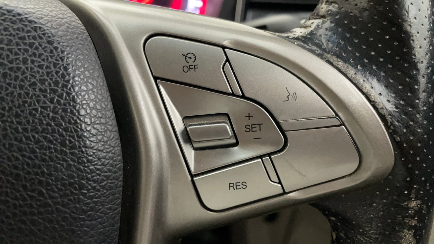 Used 2021 Mahindra XUV 300 W8 (O) 1.2 Petrol Petrol Manual top_features Cruise control